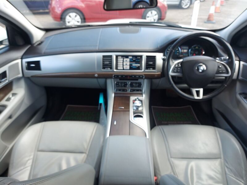 JAGUAR XF
