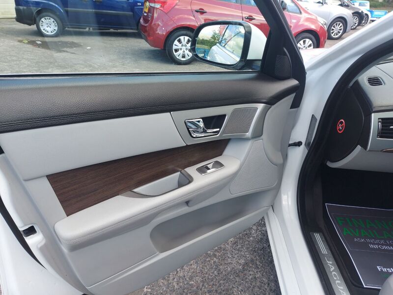 JAGUAR XF